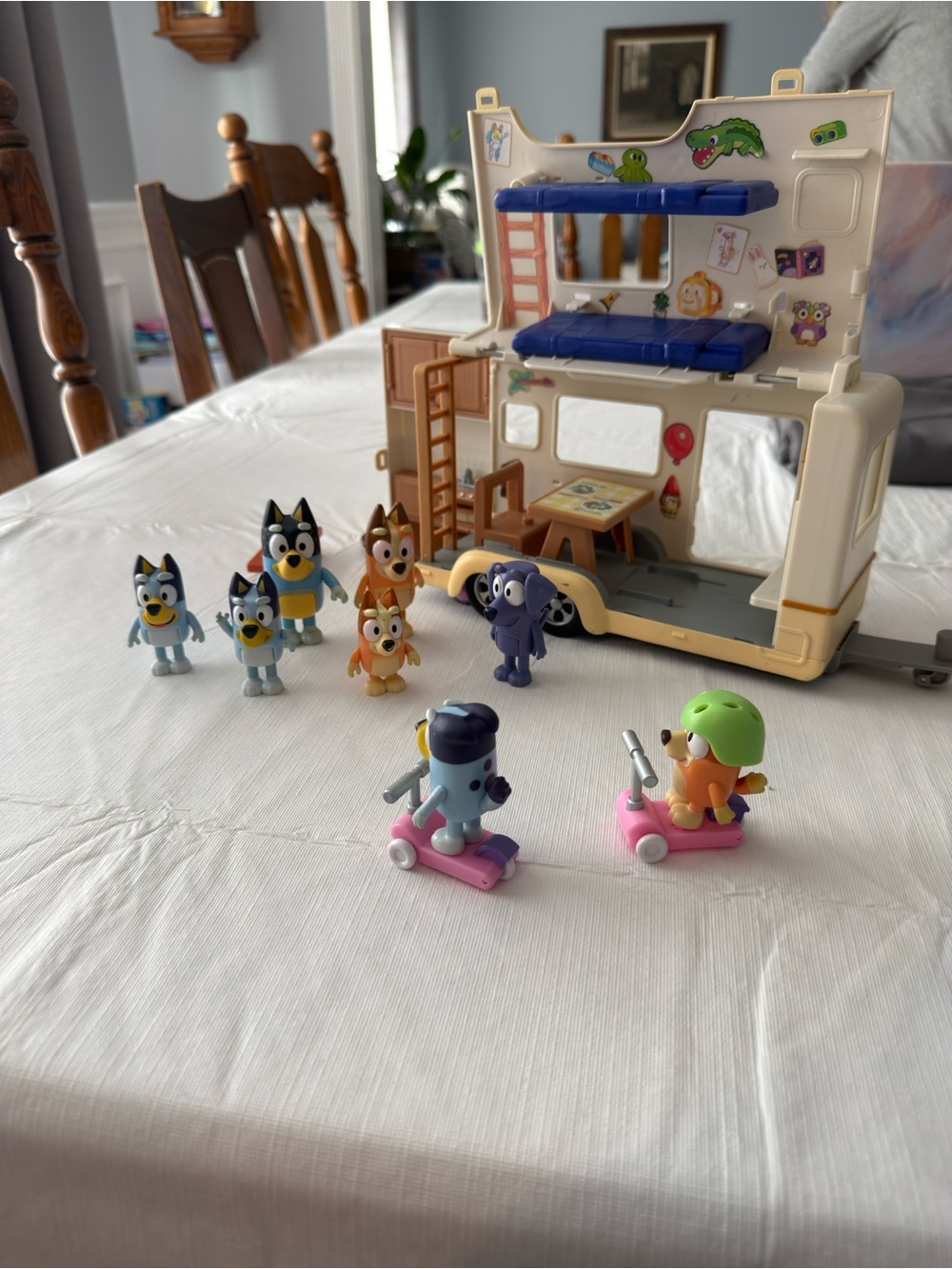 Bluey Camper Playset with Beige Camper and Assorted Character Figures